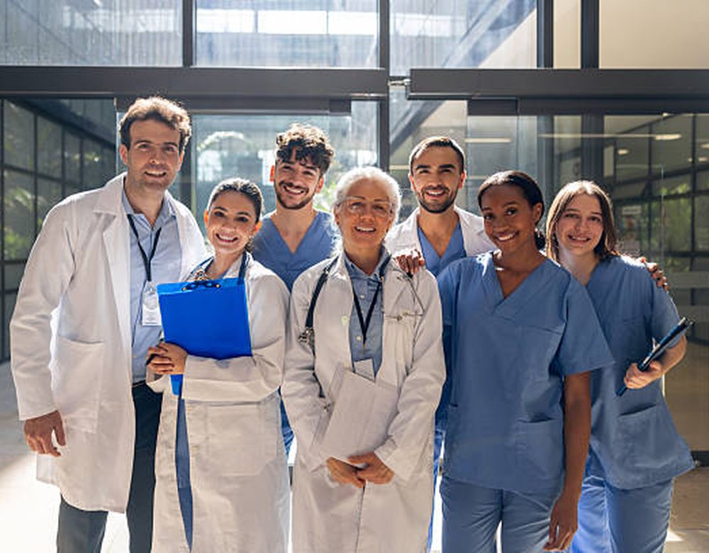 Illustration of the Health Cure Support care team standing together